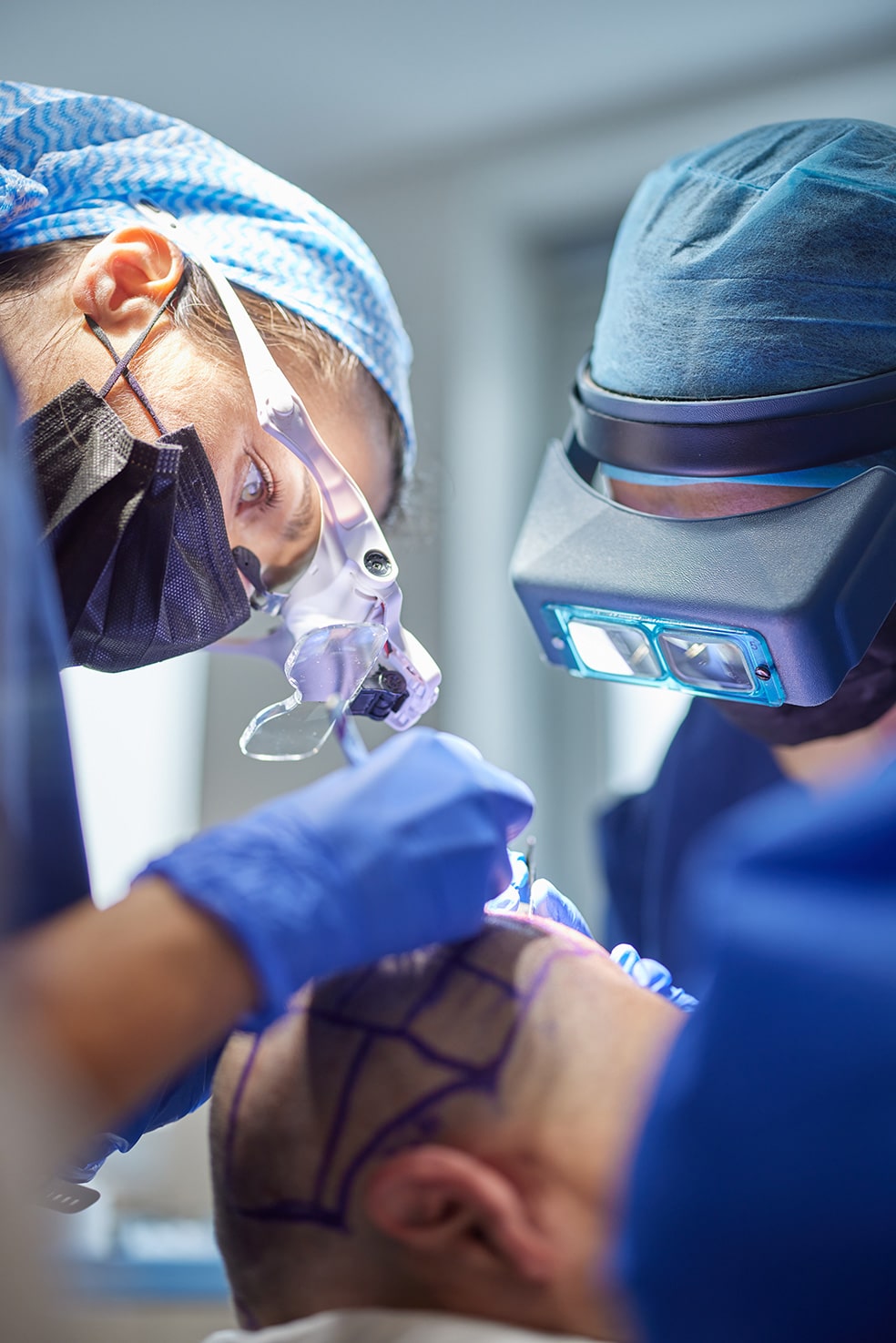 Cadre premium d'une clinique de greffe capillaire à Paris